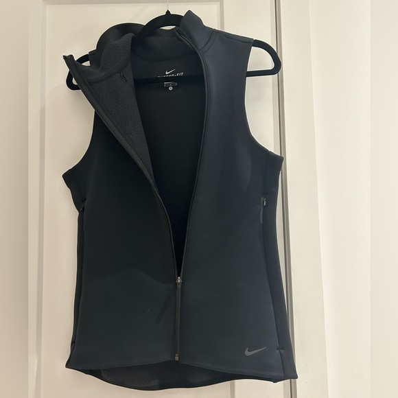 Nike Woman’s DryFit Thermal Vest - Picture 2 of 4